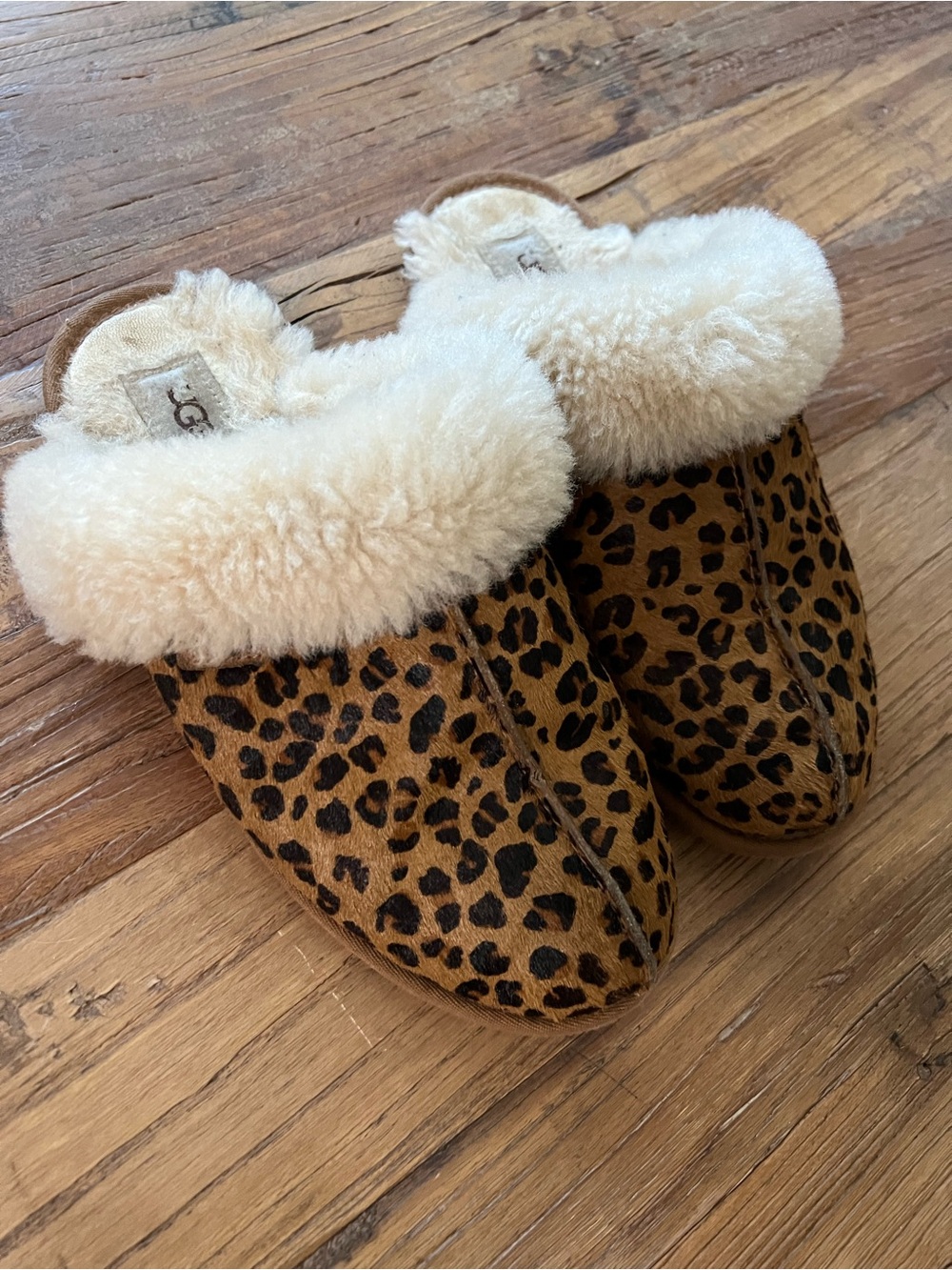UGG scuffette slipper sz 10 dark leopard print